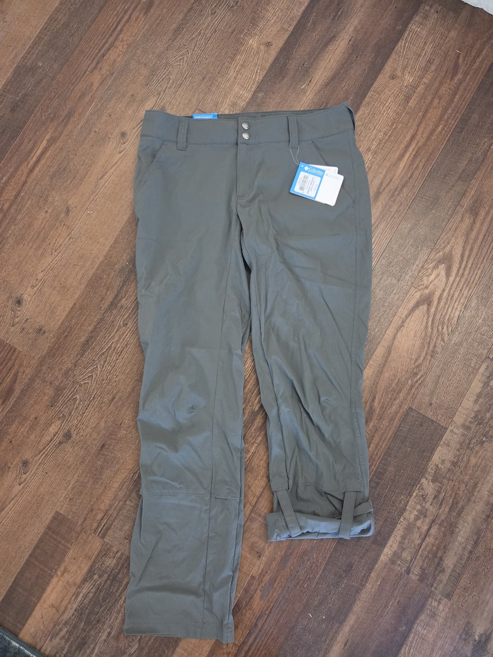 Columbia Women's Cargo Pants in Olive